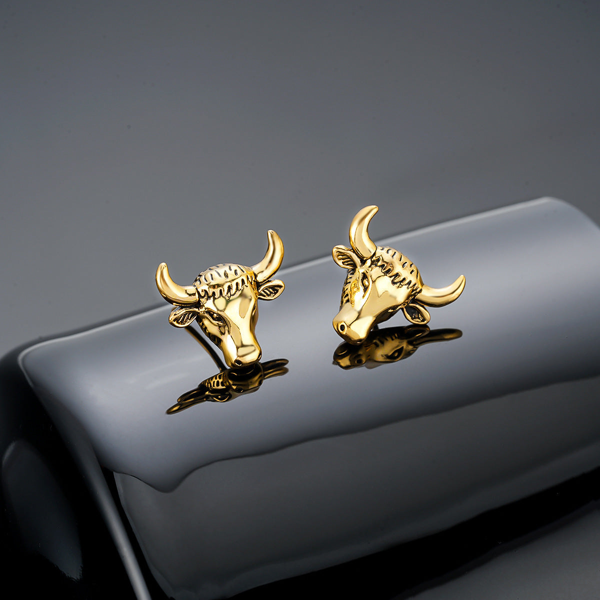Trader style Bull symbol stainless steel stud