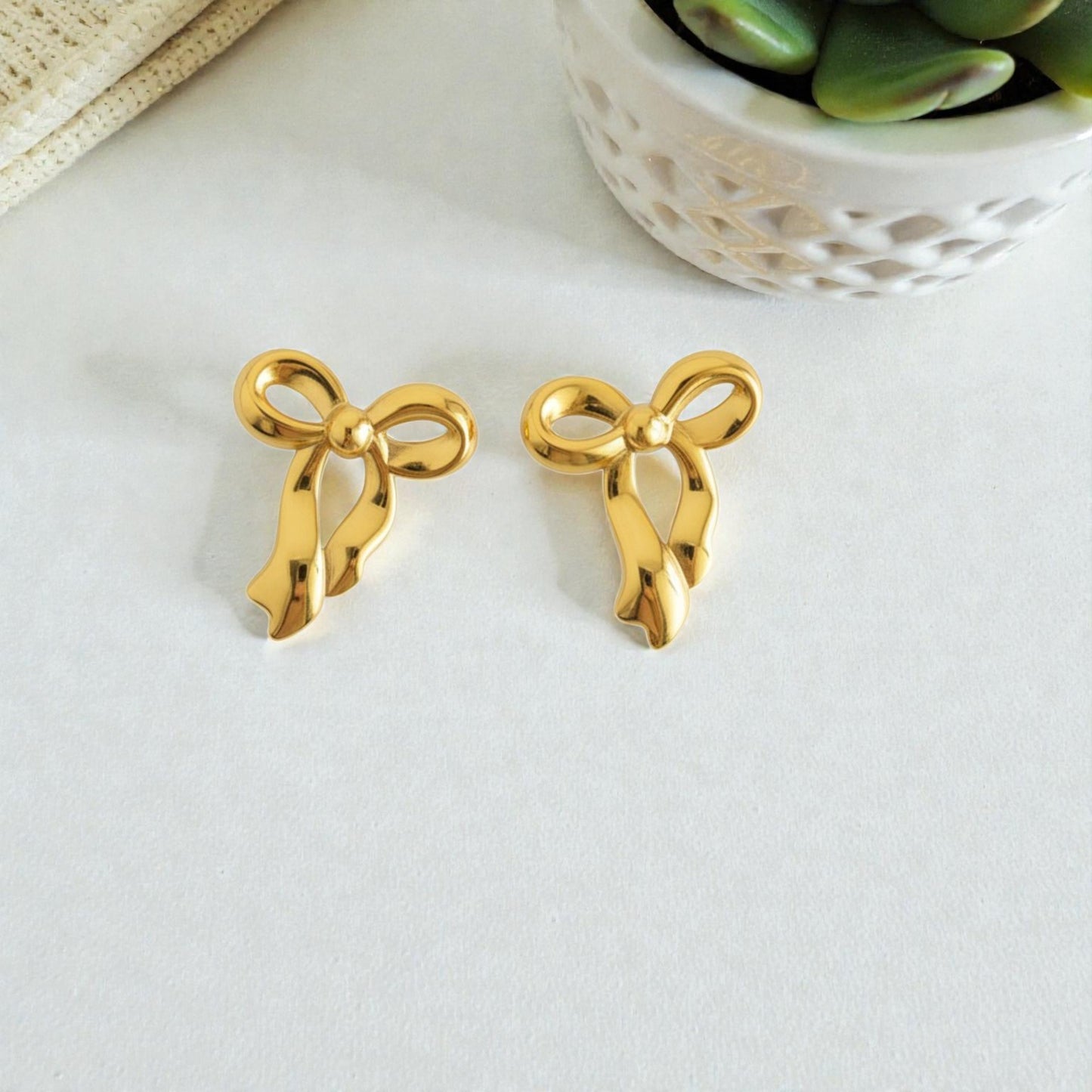 Bow 304 Stainless steel 18k gold plated earrings